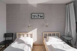 Мини-отель Чемодан Псков Стандартный двухместный номер с 1 кроватью или 2 отдельными кроватями-5
